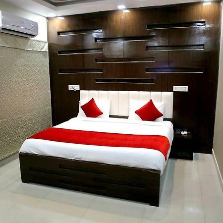 Hotel Eurasia Zirakpur Exterior foto